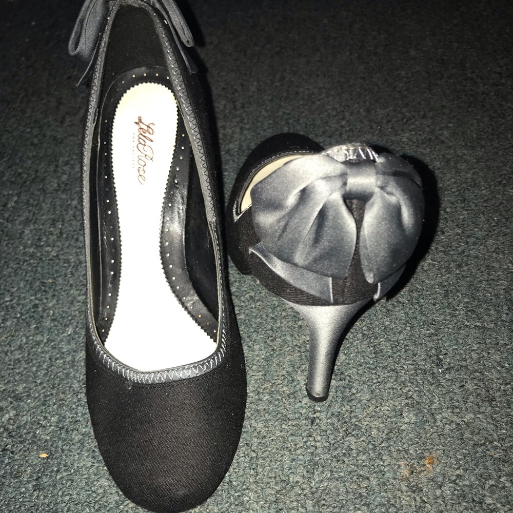 Bow-back Pumps
